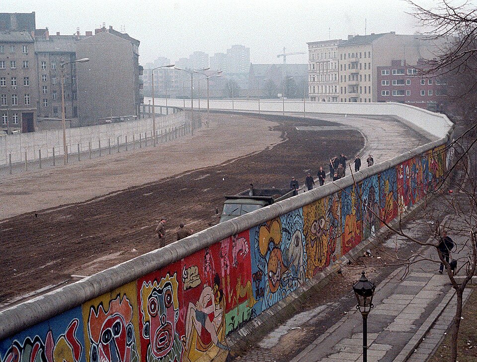Section du mur de Berlin couverte de graffitis