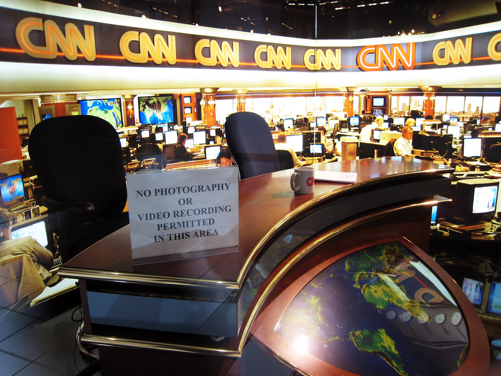 Salle de rédaction du CNN Center à Atlanta avec écrans