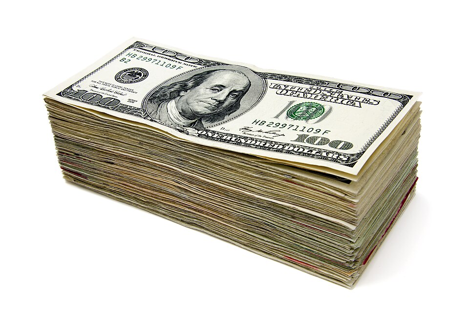 Liasses de billets de cent dollars