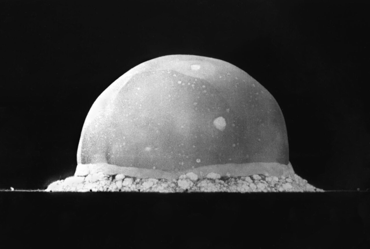 Boule de feu de l'essai Trinity, 16 ms après détonation