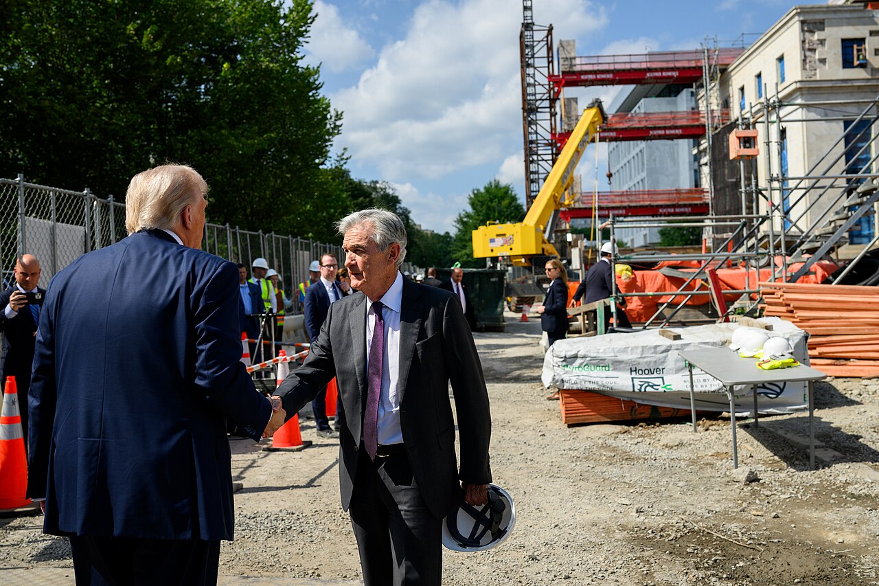 Donald Trump et Jerome Powell lors d'une visite de la Réserve fédérale