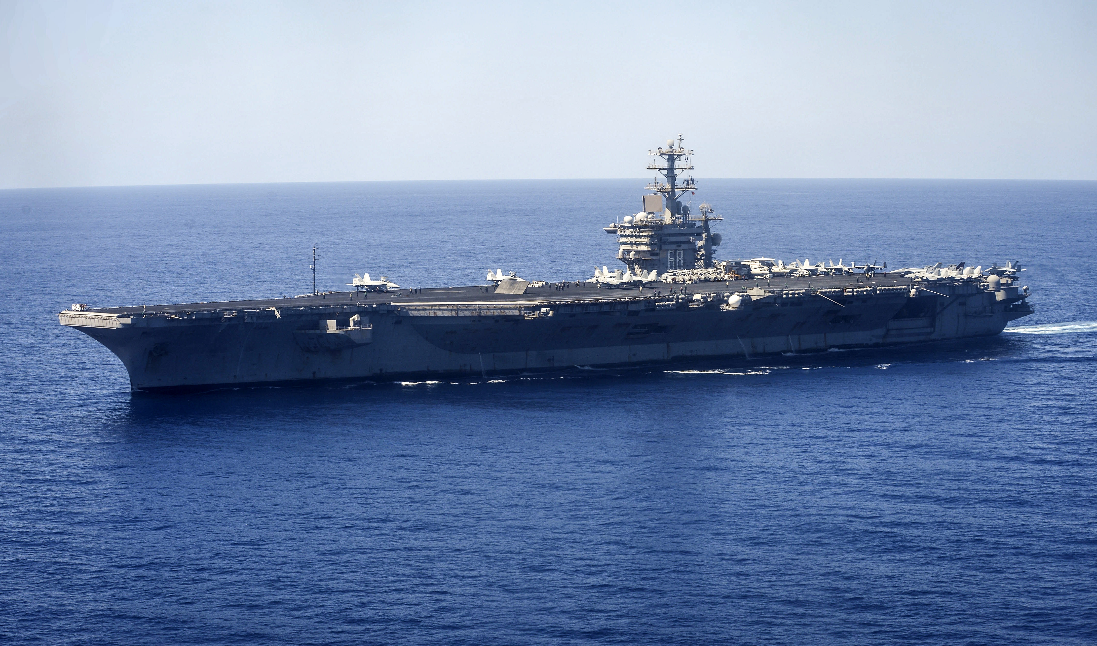 Porte-avions USS Nimitz au large